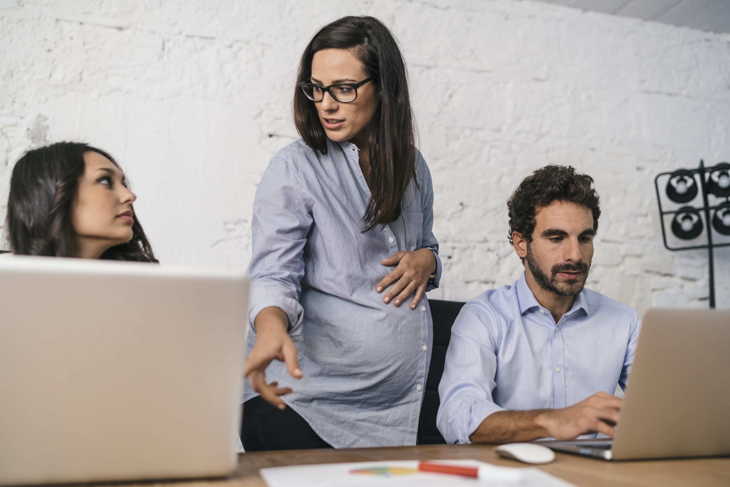 how-to-manage-maternity-leave-a-guide-for-employers-safehr